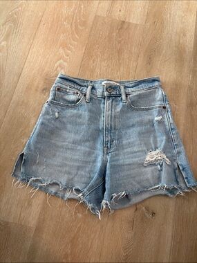 Abercrombie & Fitch 4” Mom Short Distressed Denim Cutoff Shorts Curve Love
